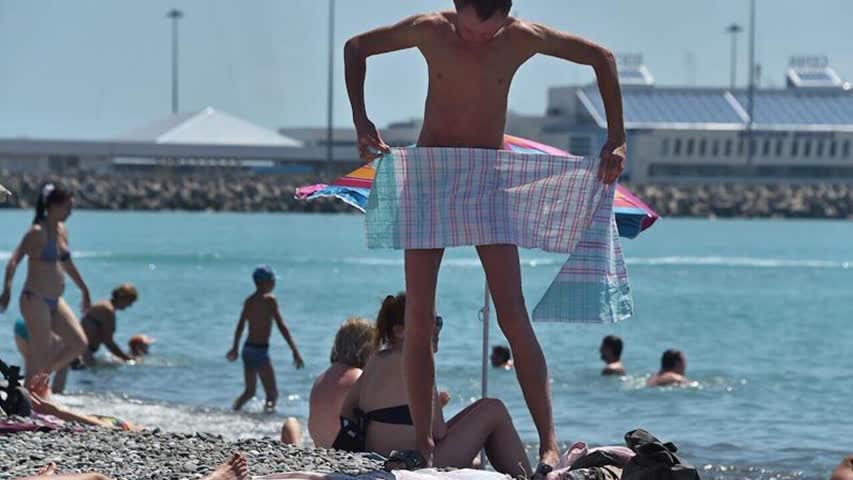 Фото - В Сочи придумали наказание для оголенных туристов на пляже