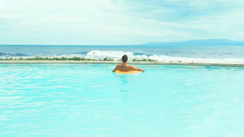Фото - Турист глотнул воду из бассейна на Бали и угодил в больницу
